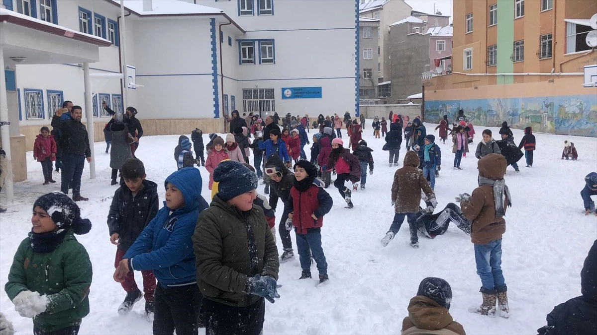 Karaman\'da Öğrencileri Karın Tadını Çıkarıyor