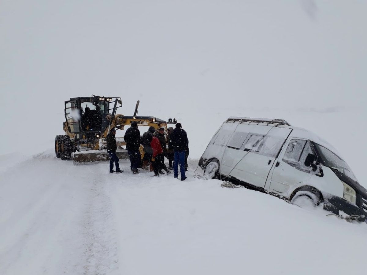 Kars\'ta Öğretmenler Mahsur Kaldı