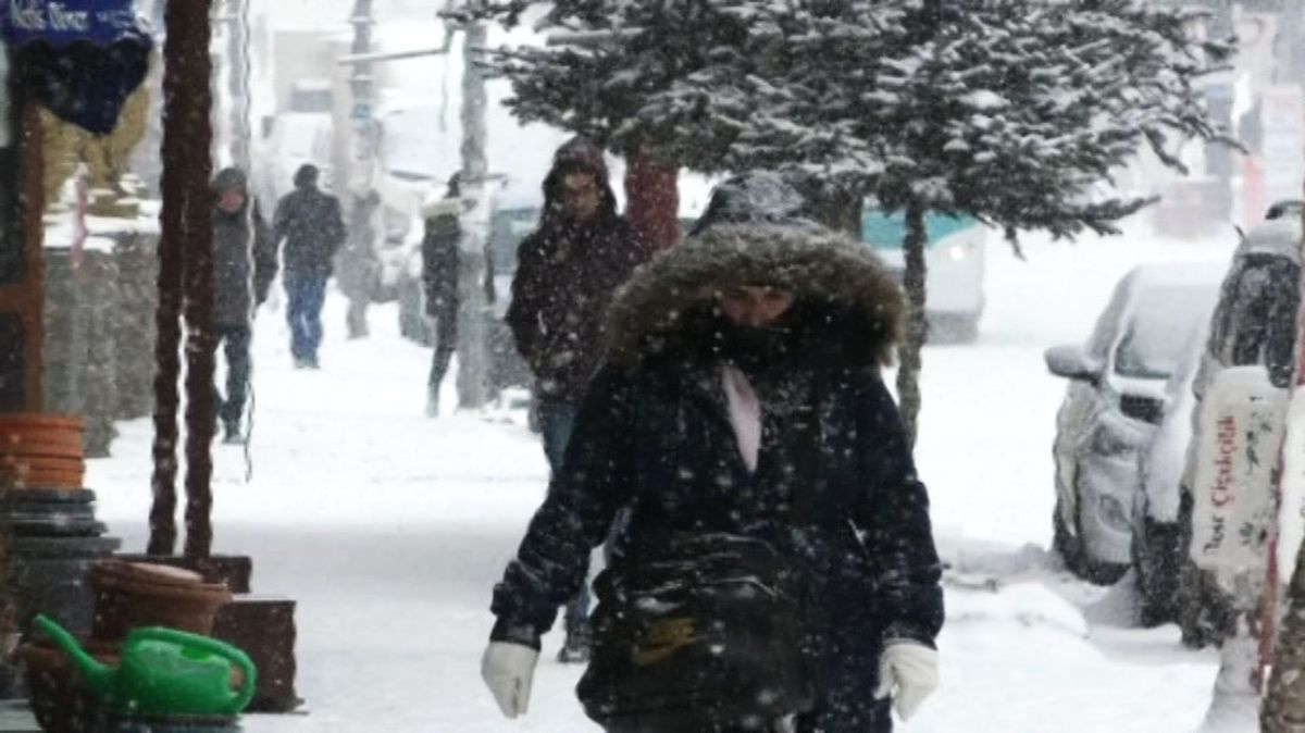 Karslılar Güne Karla Başladı