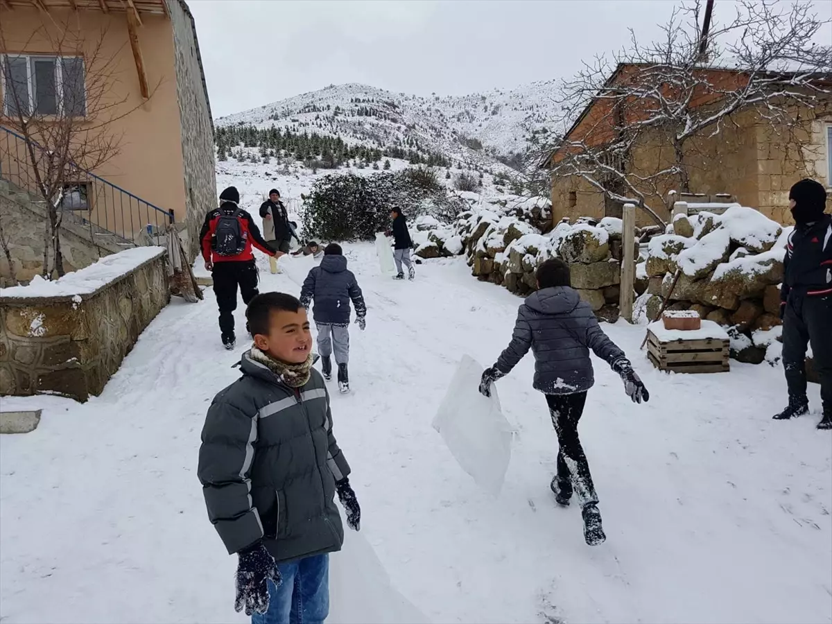 Köy Çocukları Karın Tadını Çıkardı