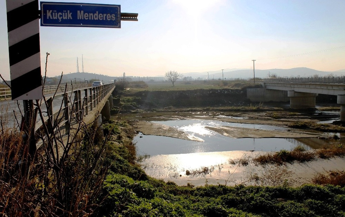 Küçük Menderes\'i Kurtarmanın Yol Haritası Belirlendi