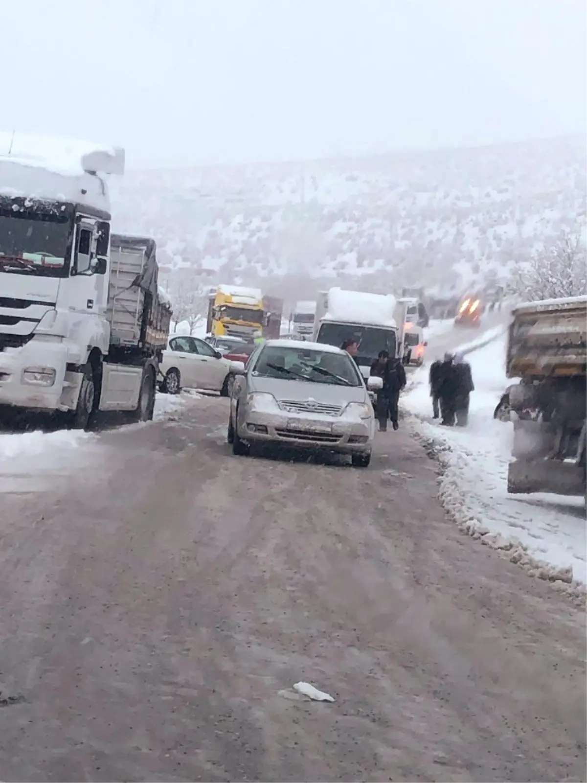 Malatya-Gölbaşı Karayolu Ulaşıma Kapandı