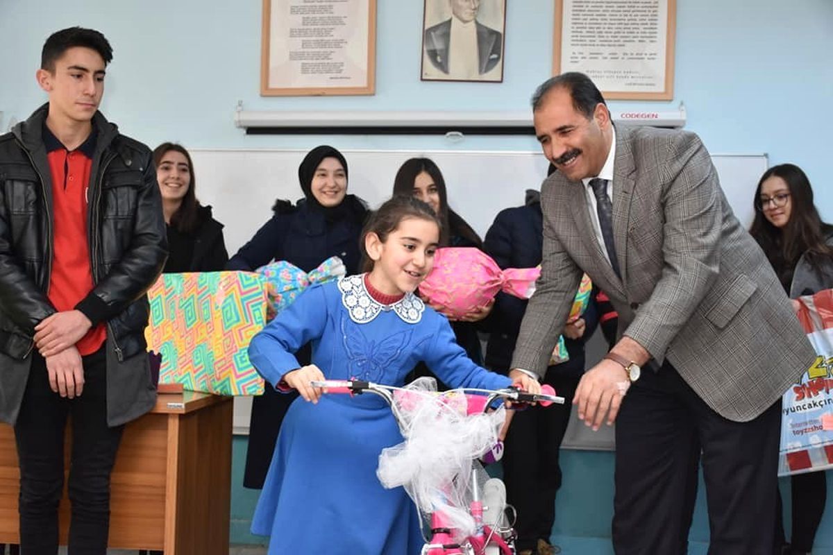 Minik Öğrencilerin Dileklerini Gerçekleştirdiler