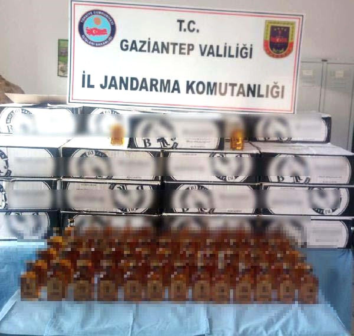Nizip\'te Otomobildeki 48 Şişe Kaçak İçkiye 2 Gözaltı