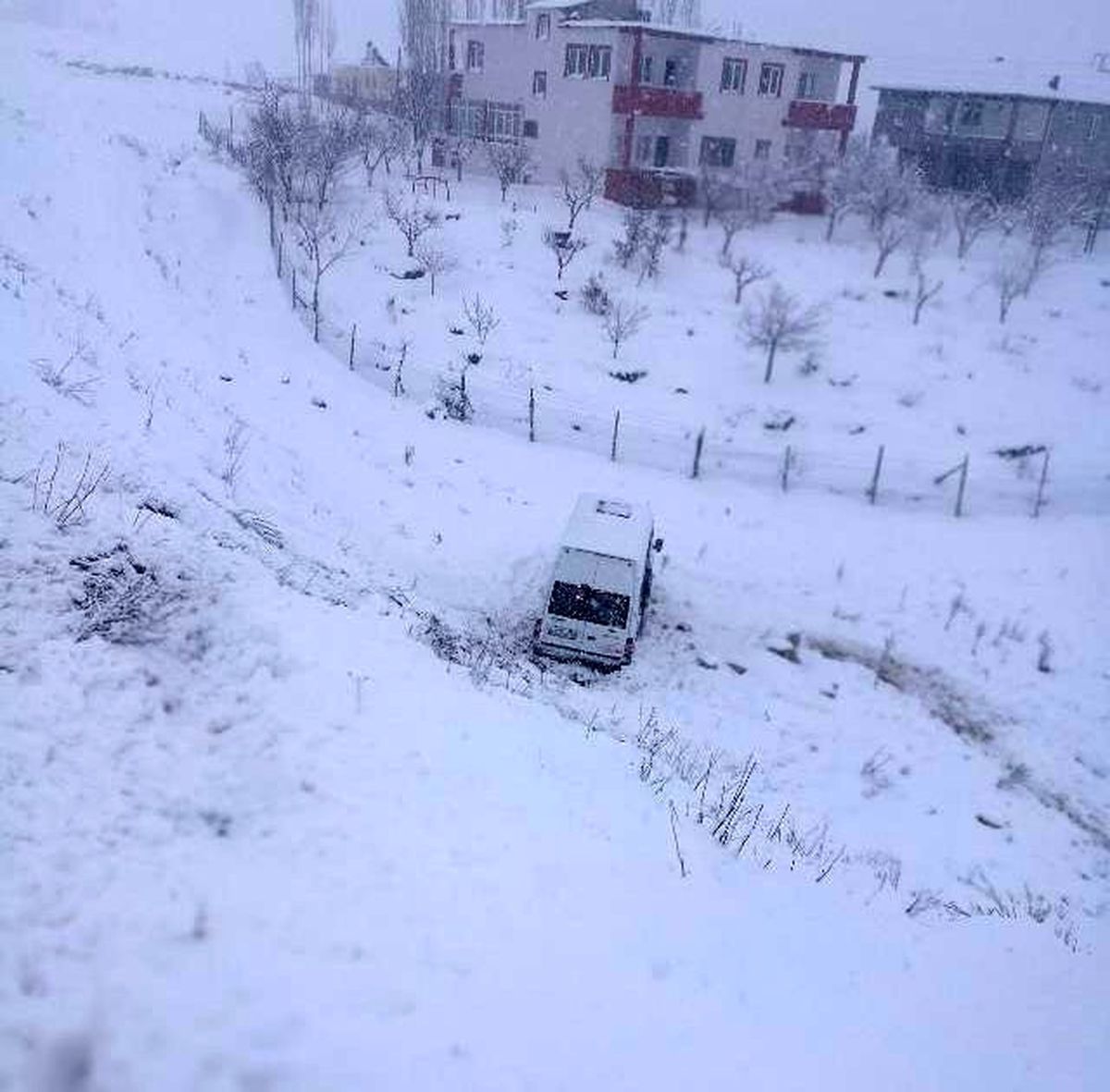 Öğrenci Servisi ile Tır Çarpıştı: 13 Yaralı