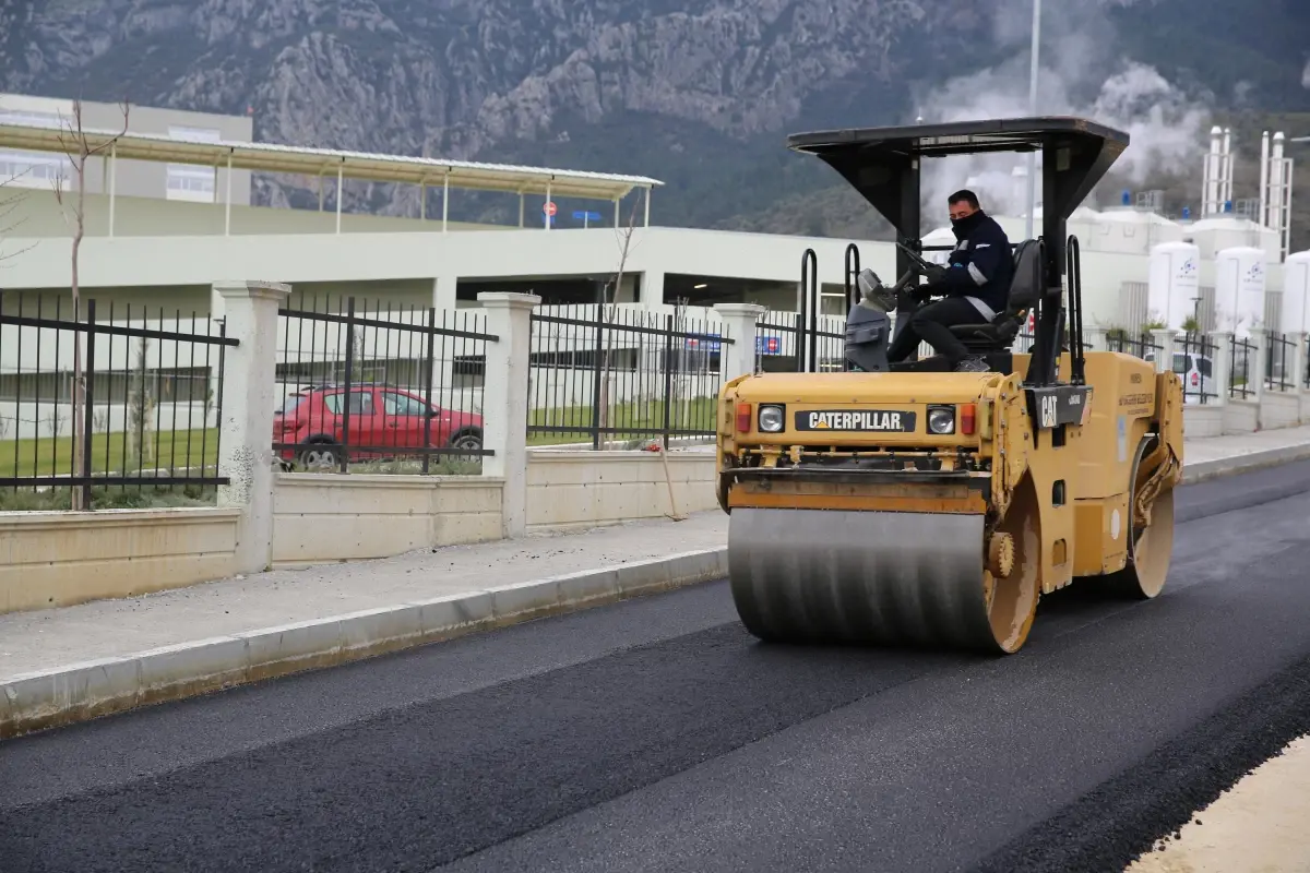 Şehir Hastanesi\'nde Asfalt Uygulamasına Başlanıldı