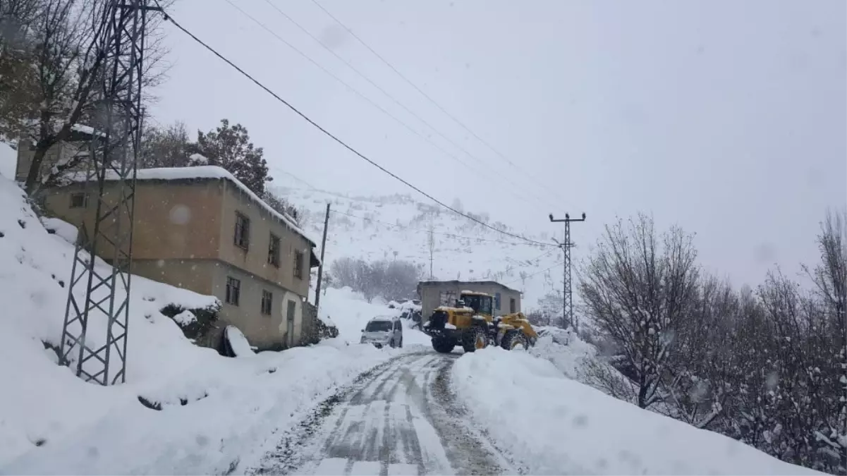 Siirt\'te 60 Köy Yolu Ulaşıma Kapandı