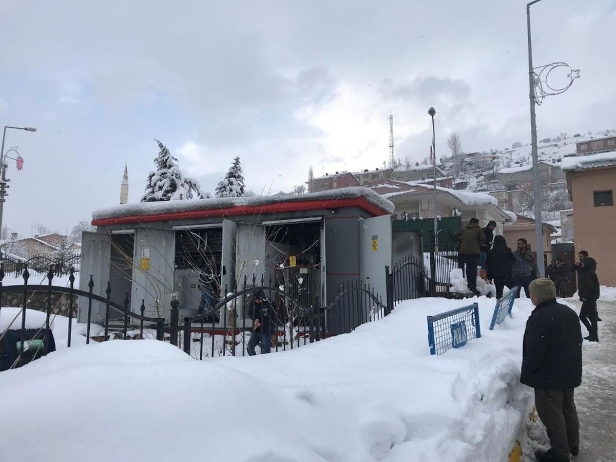 Şırnak\'ta Elektrik Trafosunda Yangın