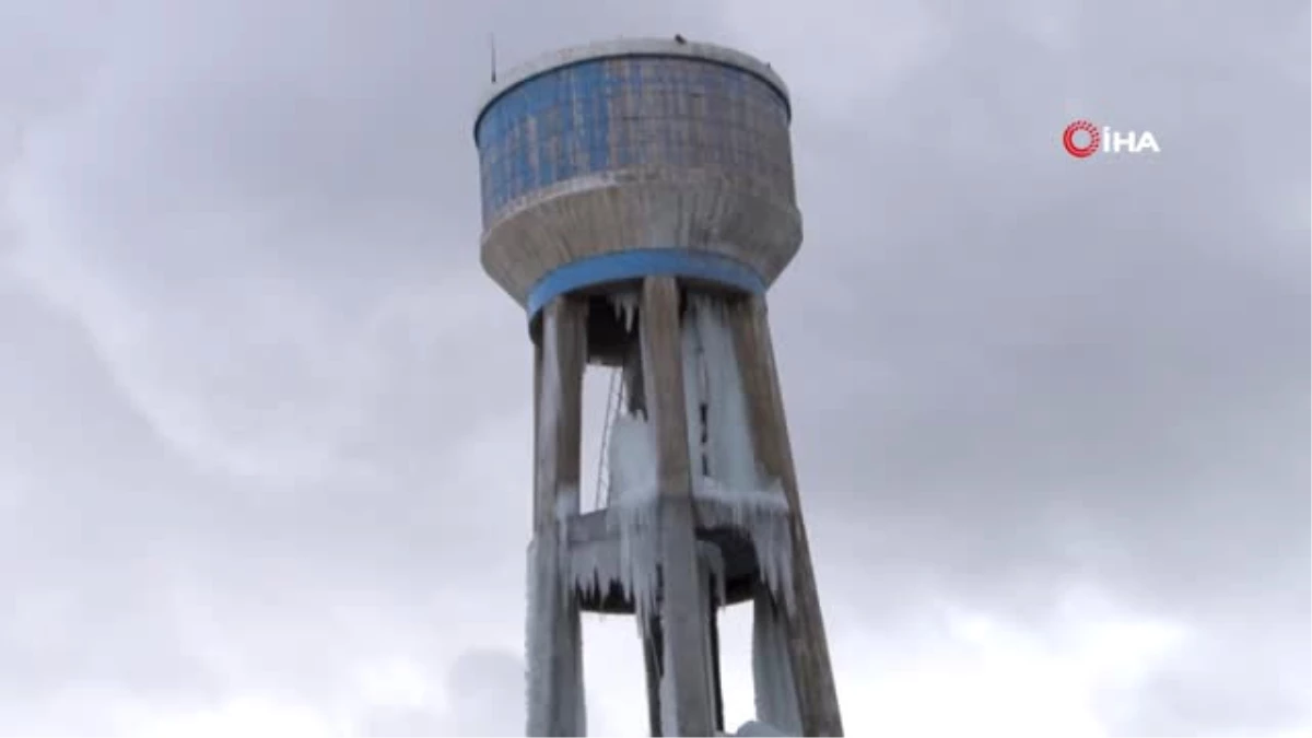 Su Deposu Buz Kulesine Dönüştü