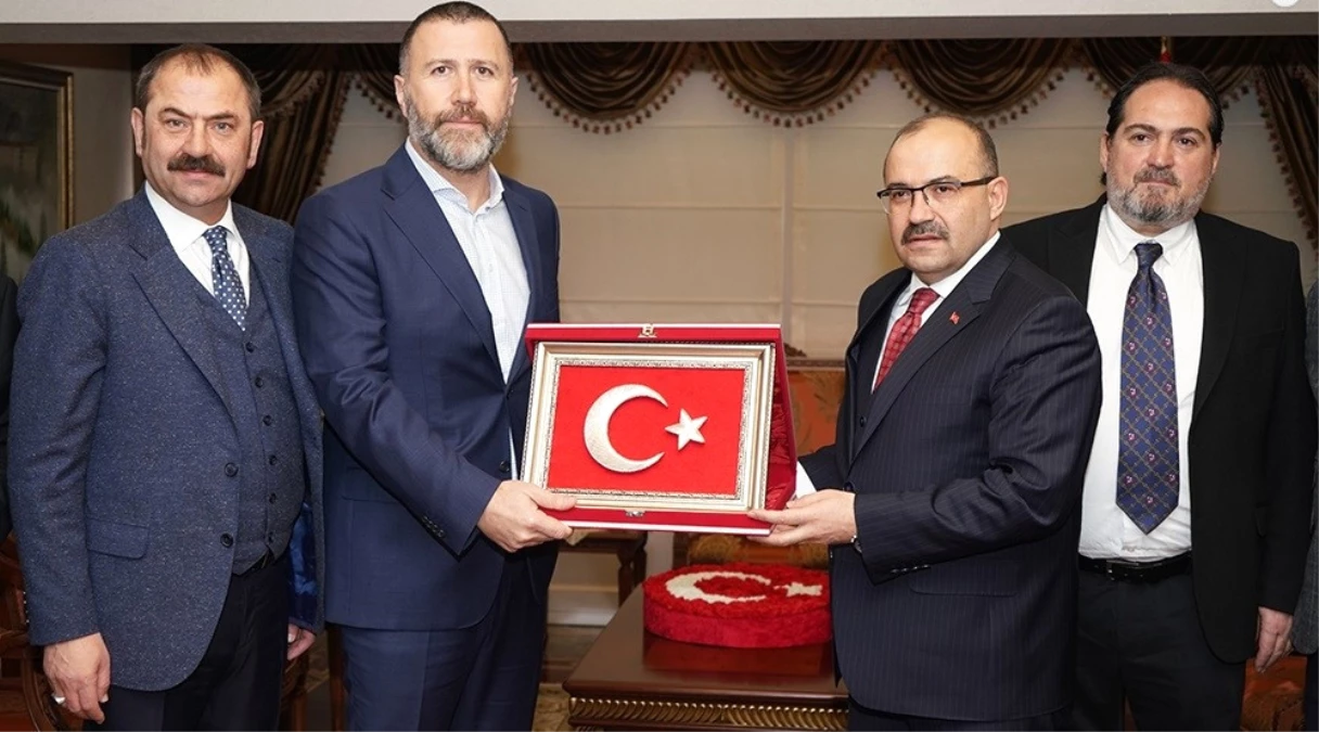 Trabzonspor Yönetim Kurulu\'dan Vali Ustaoğlu ve Emniyet Müdürü Çevik\'e Ziyaret