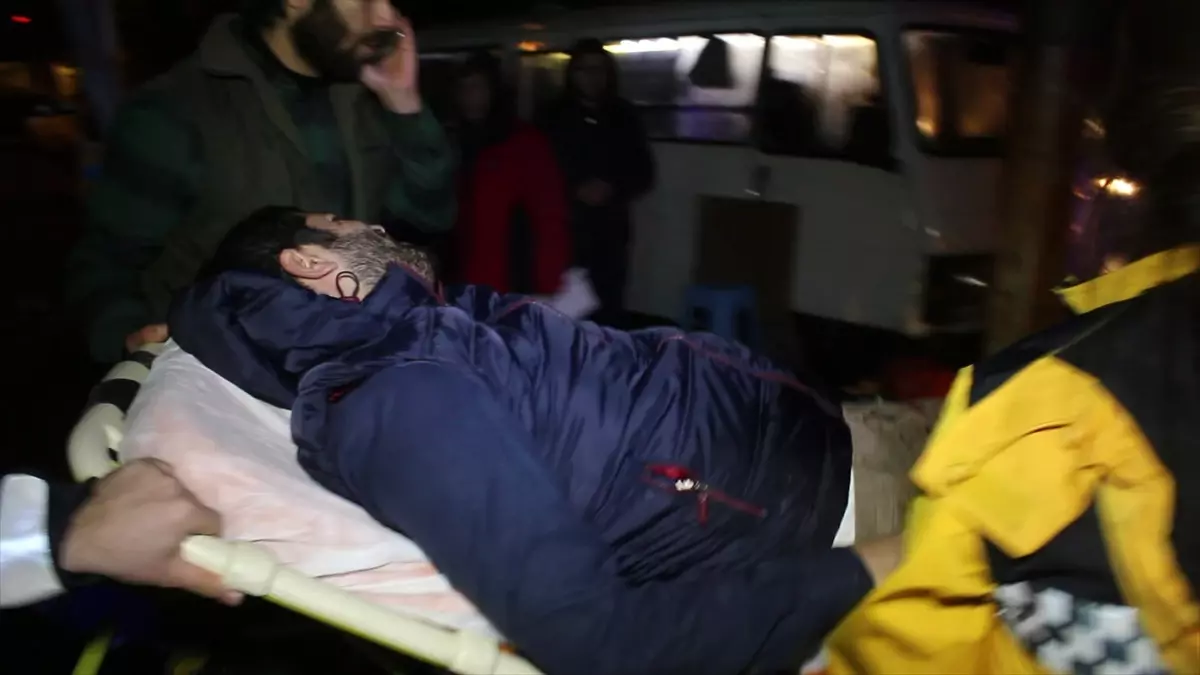 Trafikte Tartıştığı Kişiler Tarafından Bıçaklandı