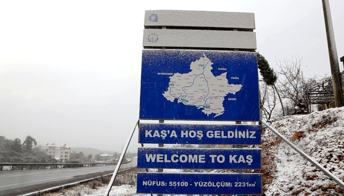 Turizm Merkezi Kaş\'ta Kar Sahile Dayandı