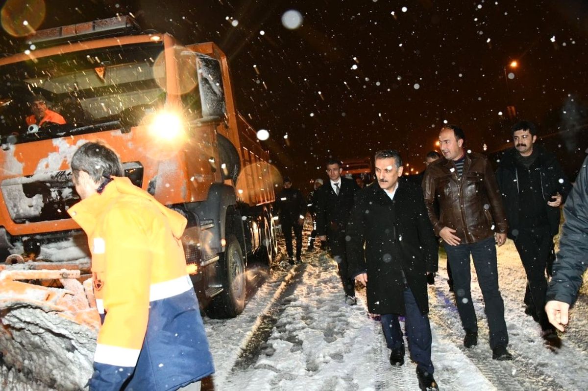 Vali Kaymak\'tan Samsun-Ankara Yolunda Kar Denetimi