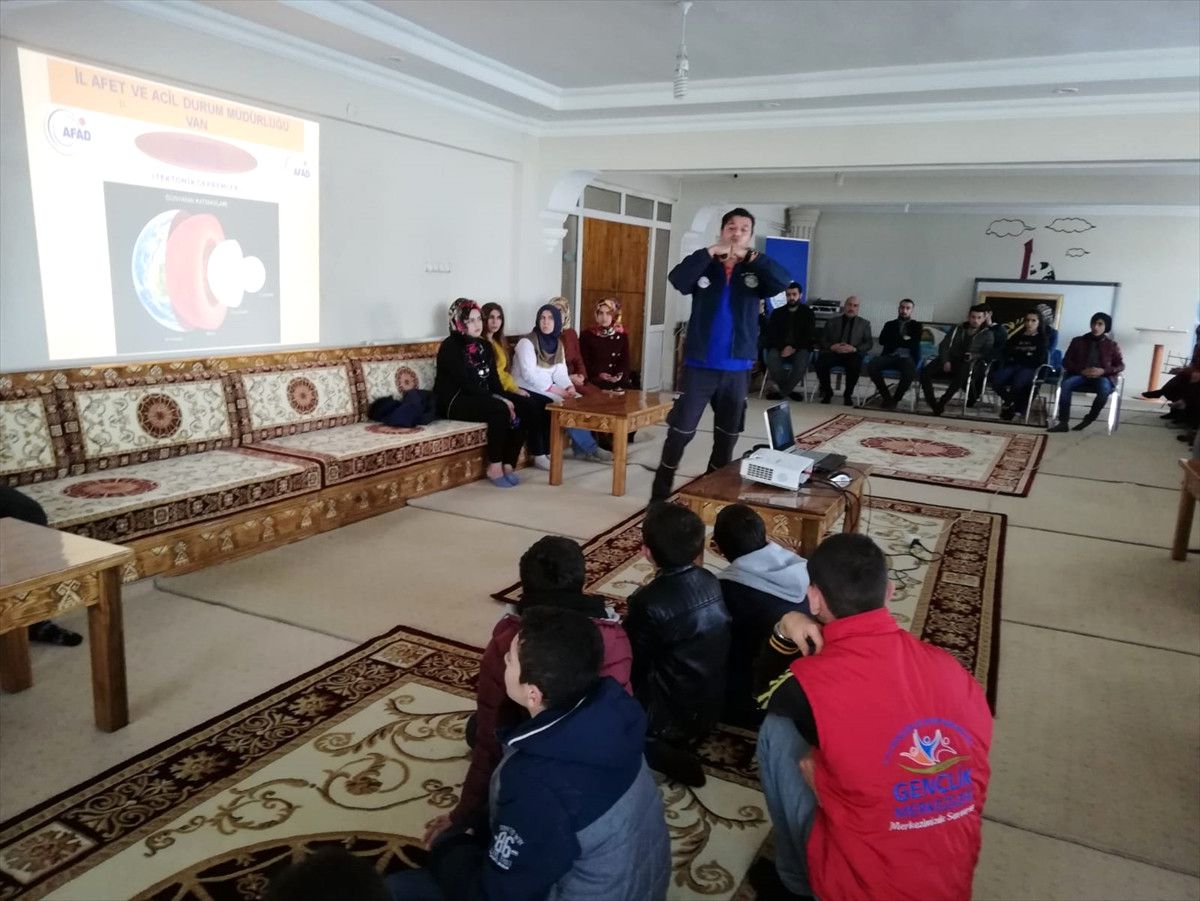 Van\'da Gençlere Afet Bilinci ve Deprem Eğitimi