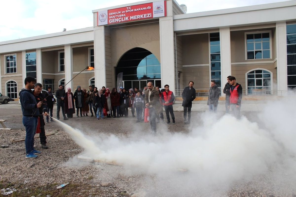 Van\'da \'Temel Afet Bilinci ve Deprem\' Eğitimi