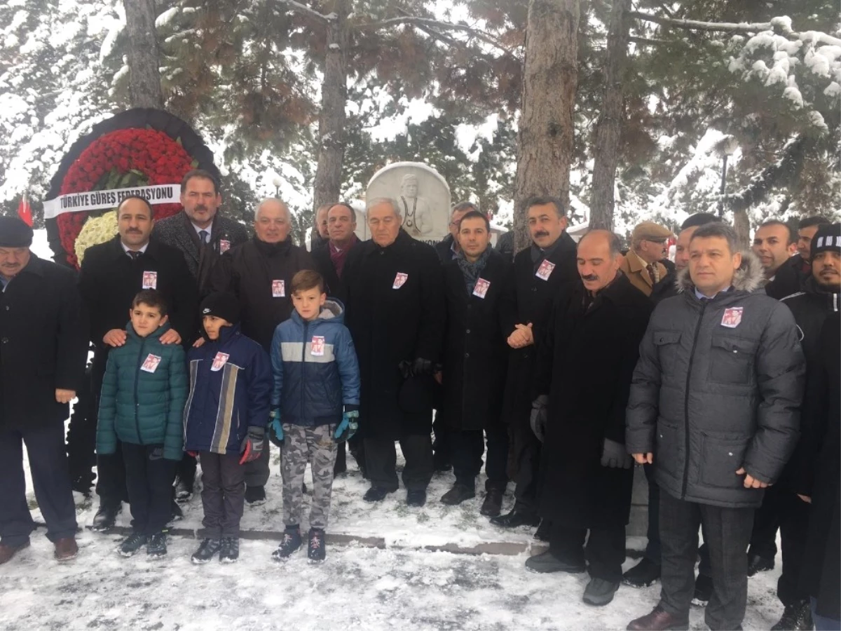 Yaşar Doğu Mezarı Başında Anıldı