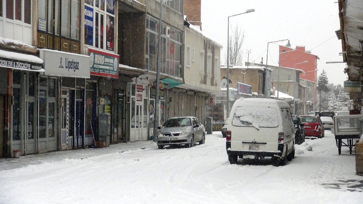 Ahlat\'ta Kar Tatili