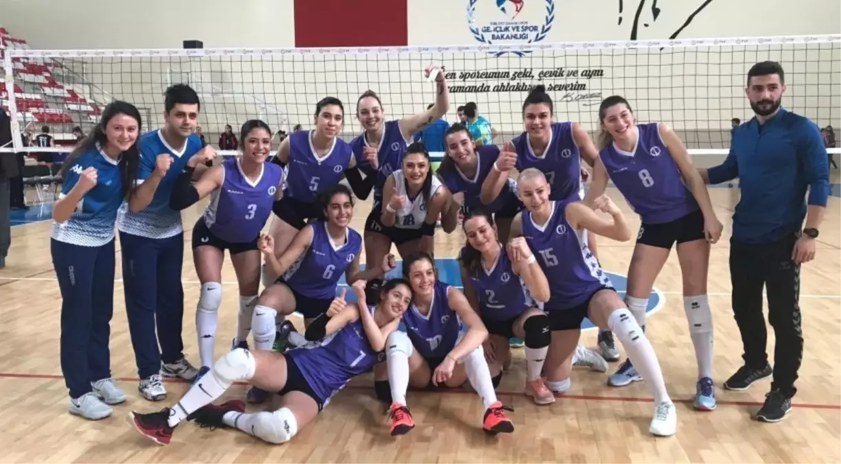 Anadolu Üniversitesi Bayan Voleybol Takımı ve Sporcuları Haftanın Altın Karması\'nda