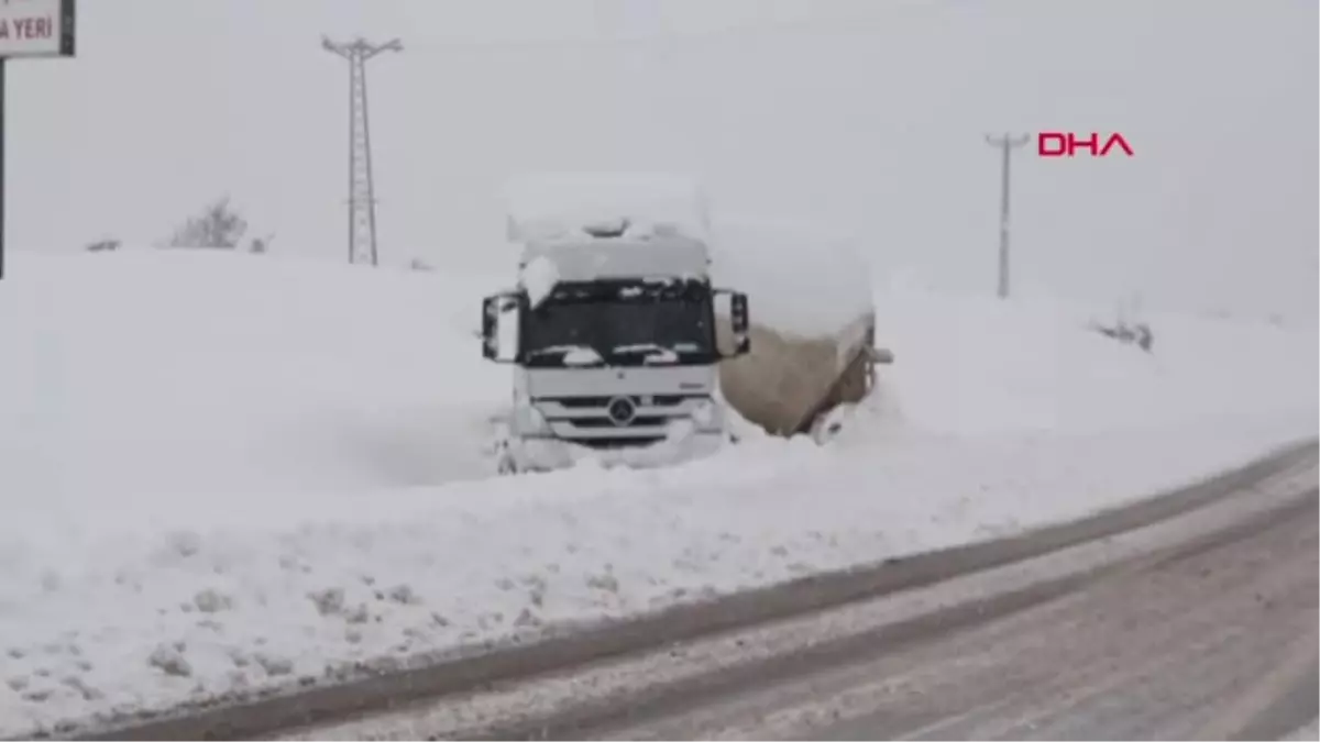 Bingöl\'de 281 Köy Yolu Ulaşıma Kapandı