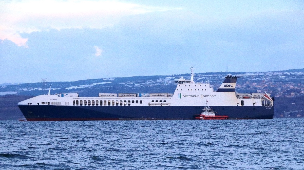 Çanakkale Boğazı\'ndaki Gemi Yangını