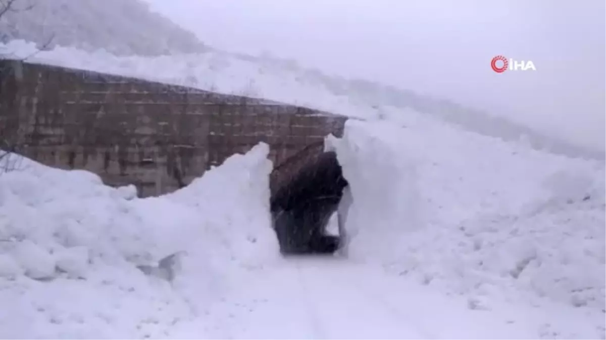 Çığ Nedeniyle Kapanan Tunceli-Erzincan Karayolu Ulaşıma Açıldı