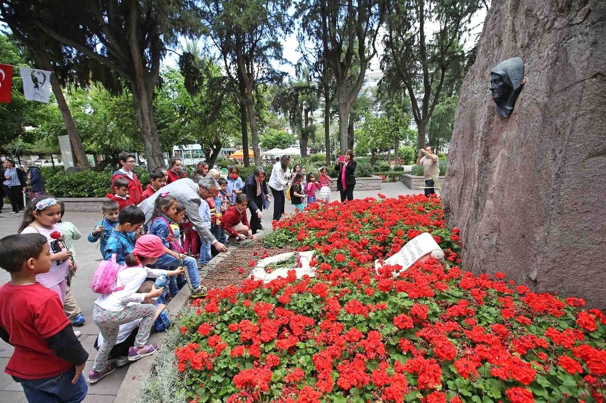 Çocuklardan Zübeyde Anne\'ye 214 Mektup
