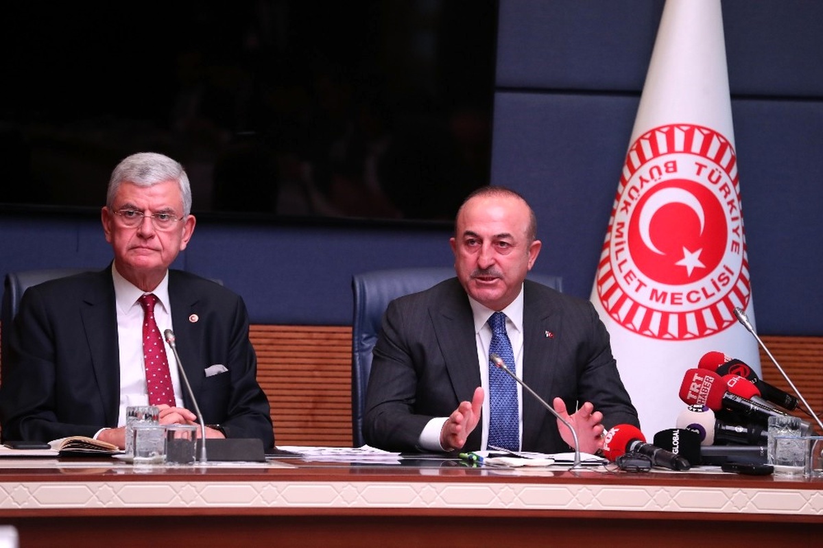 Dışişleri Bakanı Çavuşoğlu: "Fırat\'ın Doğusunda da Bu Adımları Atmaktan Çekinmeyeceğiz"