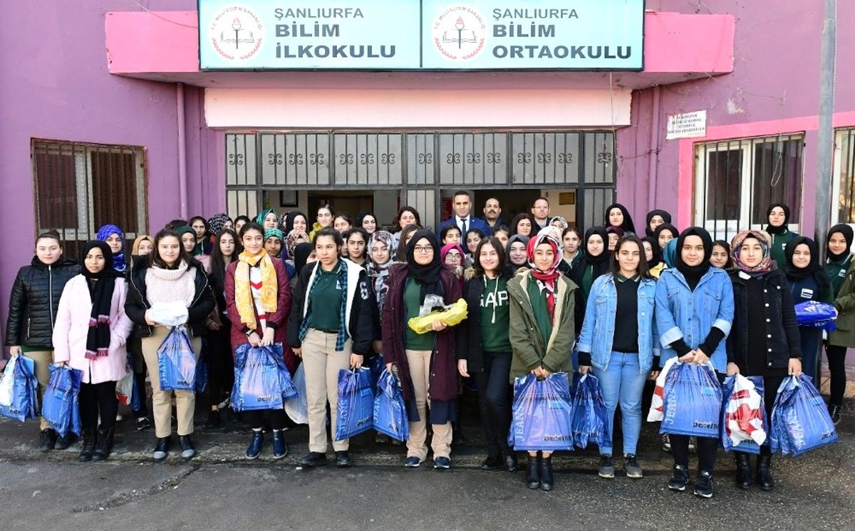 Gençlerden "Bir Atkı da Sen Ör Anne" Projesi