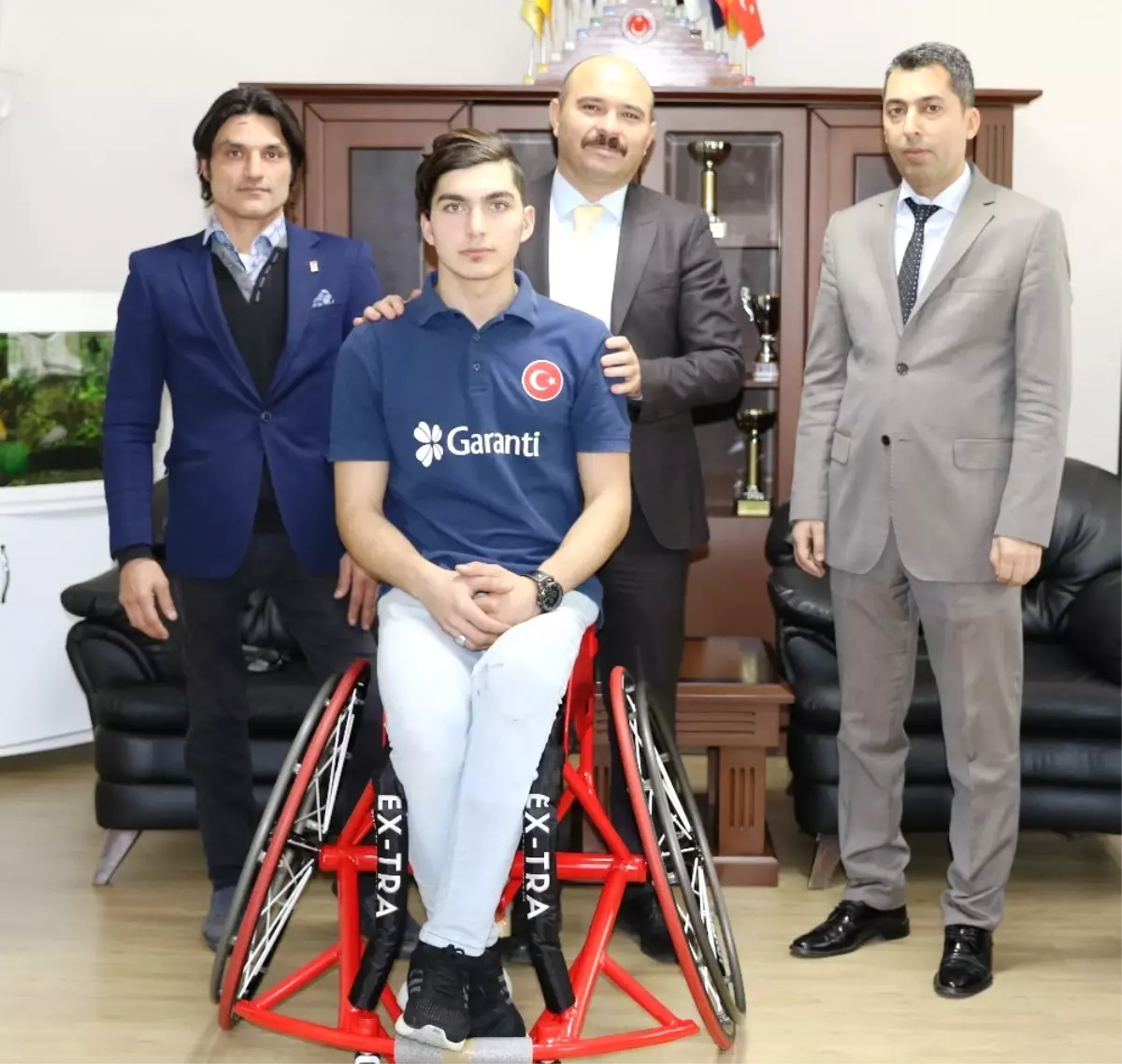 Gençlik ve Spor İl Müdürü Demir\'den Anlamlı Hediye