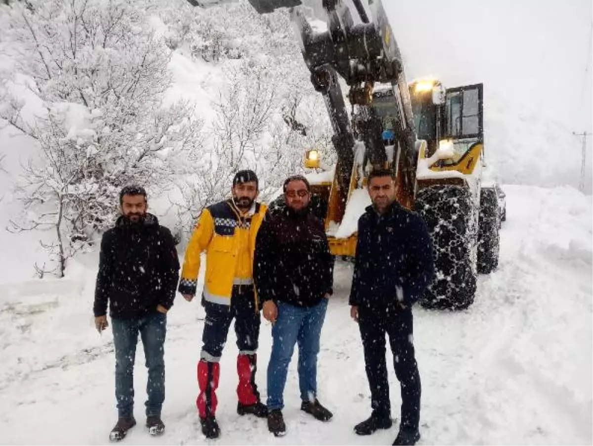 Hakkari\'de Hasta Çocuğa Ekiplerin Yolu Açmasıyla Ulaşıldı