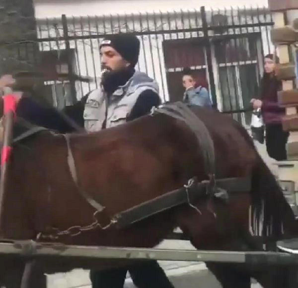 İzmir\'de, Ata Eziyet Kamerada