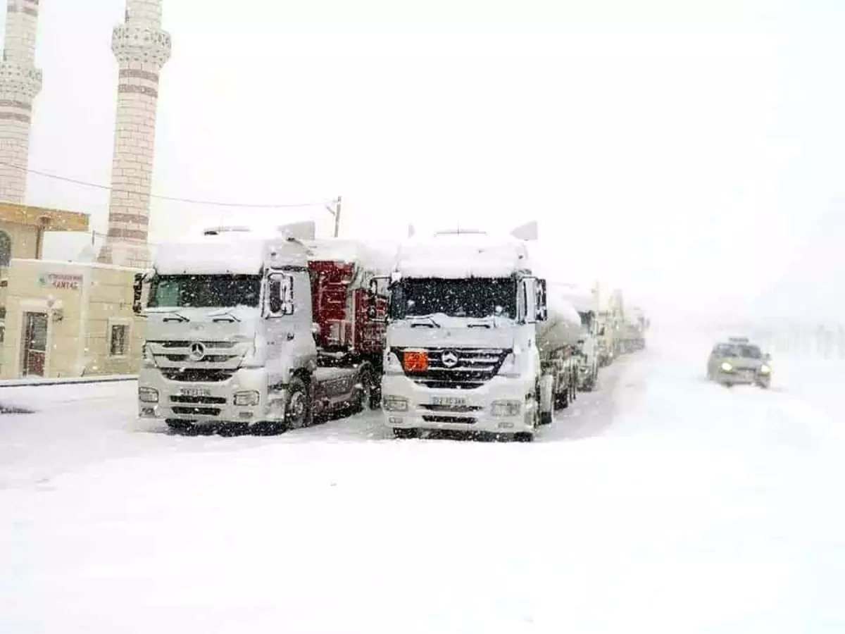 Kop Dağı Geçidi Ulaşıma Kapandı