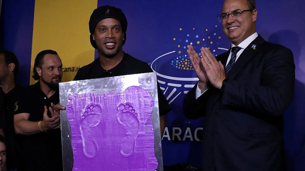 O Ayaklar Artık Ölümsüz: Ronaldinho Brezilya\'da Bir Müzeye Ayak İzlerini Bıraktı