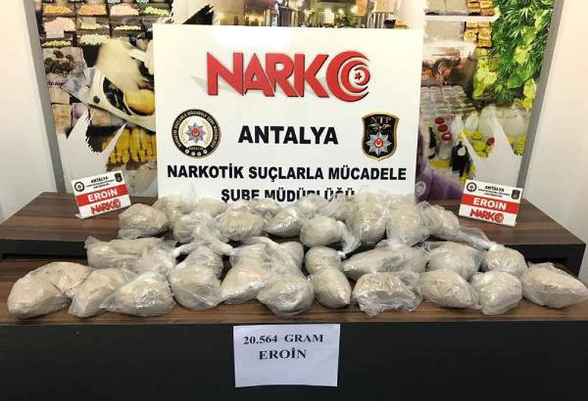 Otomobilin Her Yerine Uyuşturucu Gizlemişler