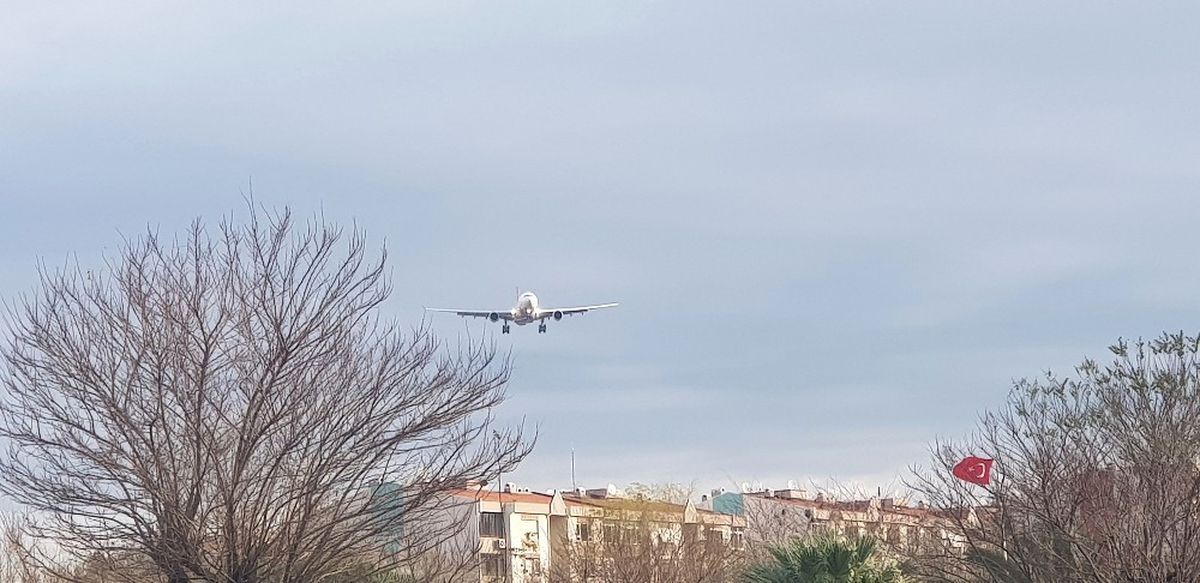 Rüzgar Uçakları Beşik Gibi Salladı