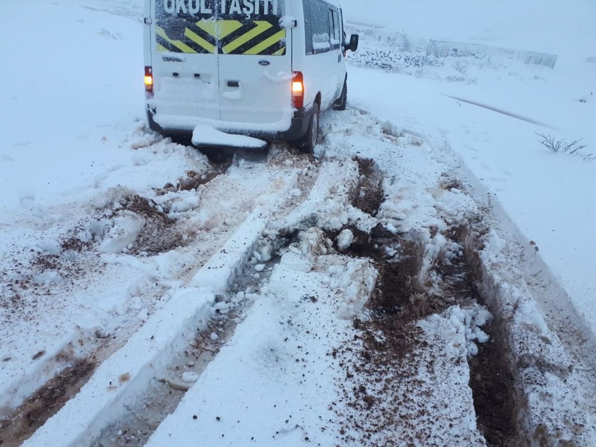 Şanlıurfa\'da Dere Taştı: 3 Ev Tahliye Edildi