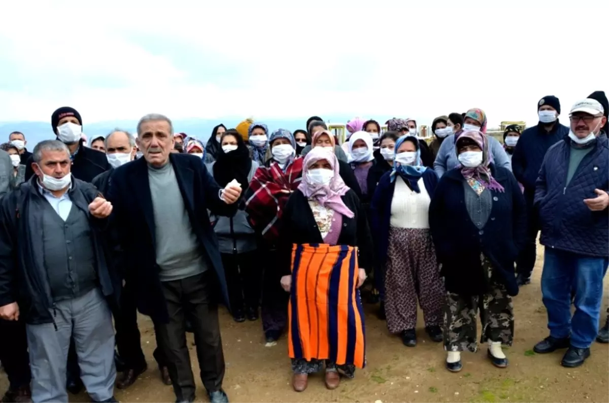 Sarıgöllü Çiftçiler, Jeotermal Alanı Maskeleriyle İnceledi