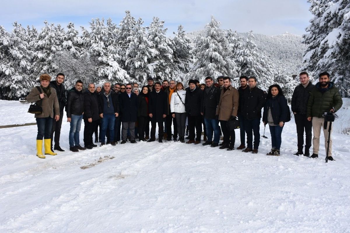 Şehzadeler Belediyesi Gazetecileri Spil\'de Ağırladı