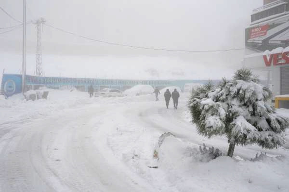 Şırnak\'ın Hakkari ve Siirt Yolları Kapandı, 3 İlçede Okullar Tatil