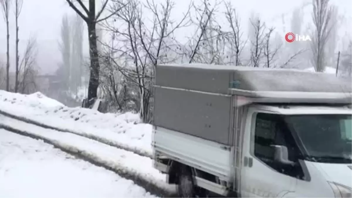 Şırnak\'ta Çığ Düştü, Köy Yolu Ulaşıma Kapandı