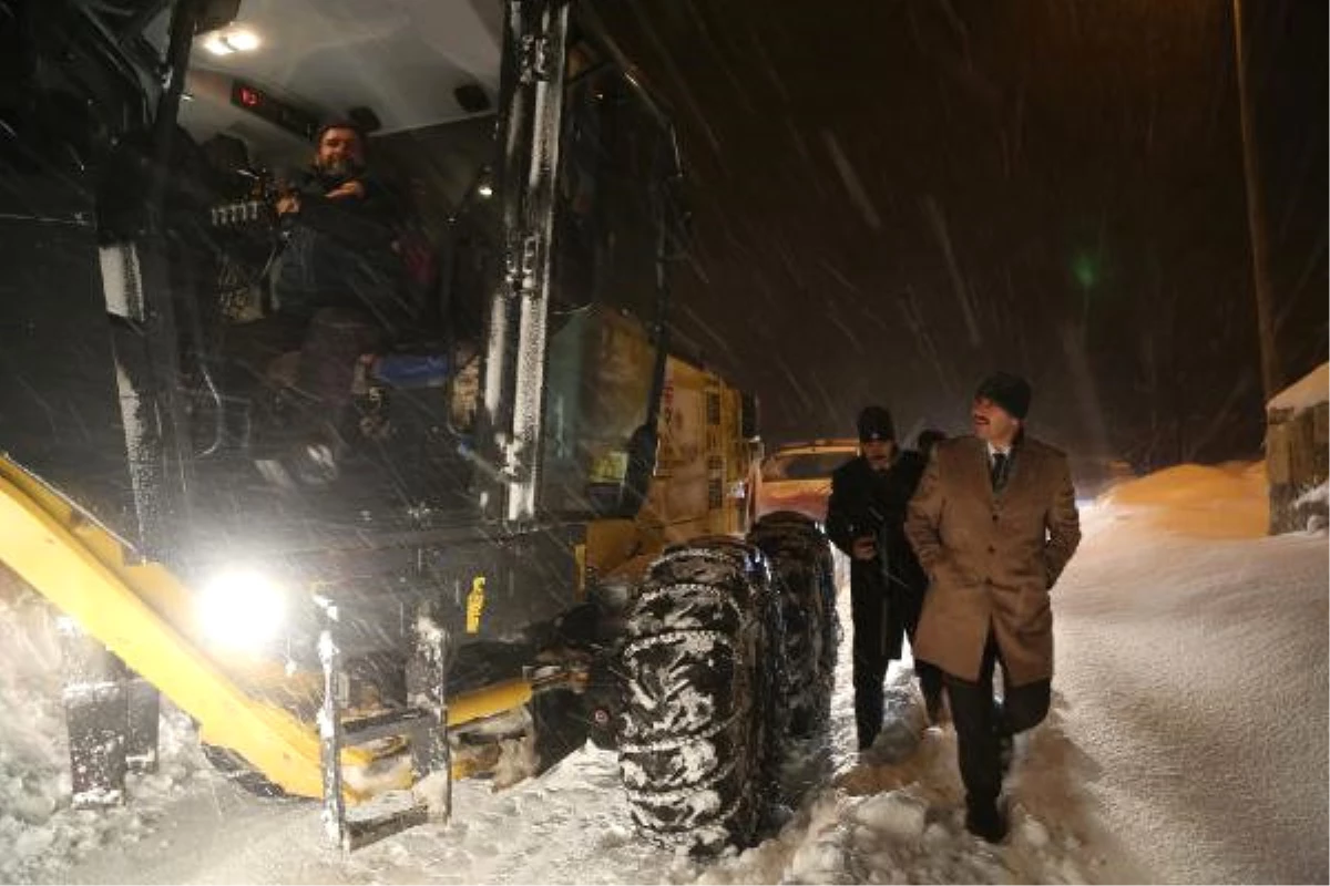Sivas\'ta 844 Köy Yolu Kardan Kapandı (2)