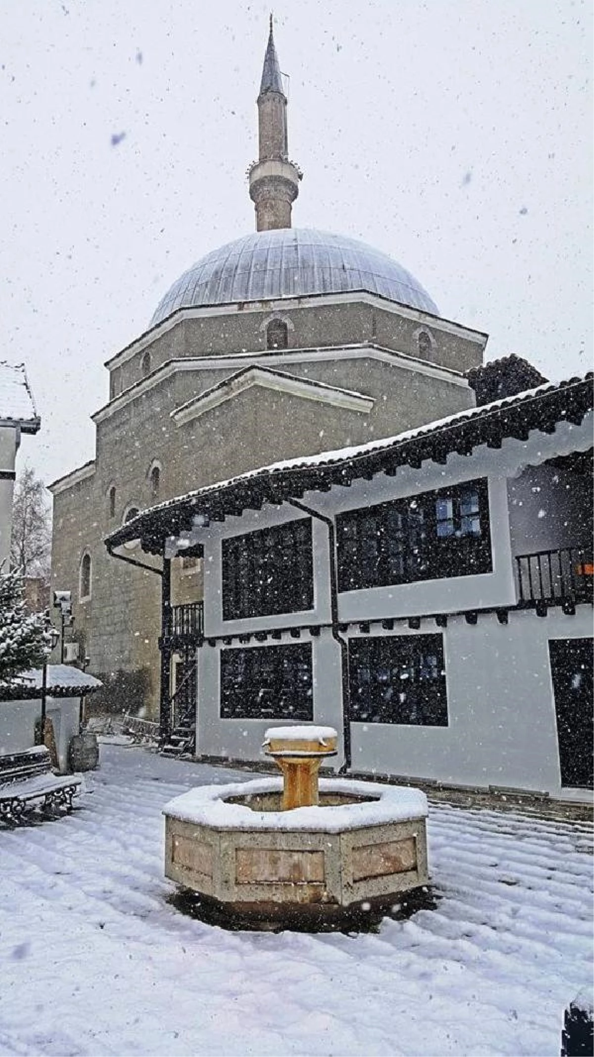 Tika\'nın Kosova\'da Onardığı Sinan Paşa Camii Soyuldu