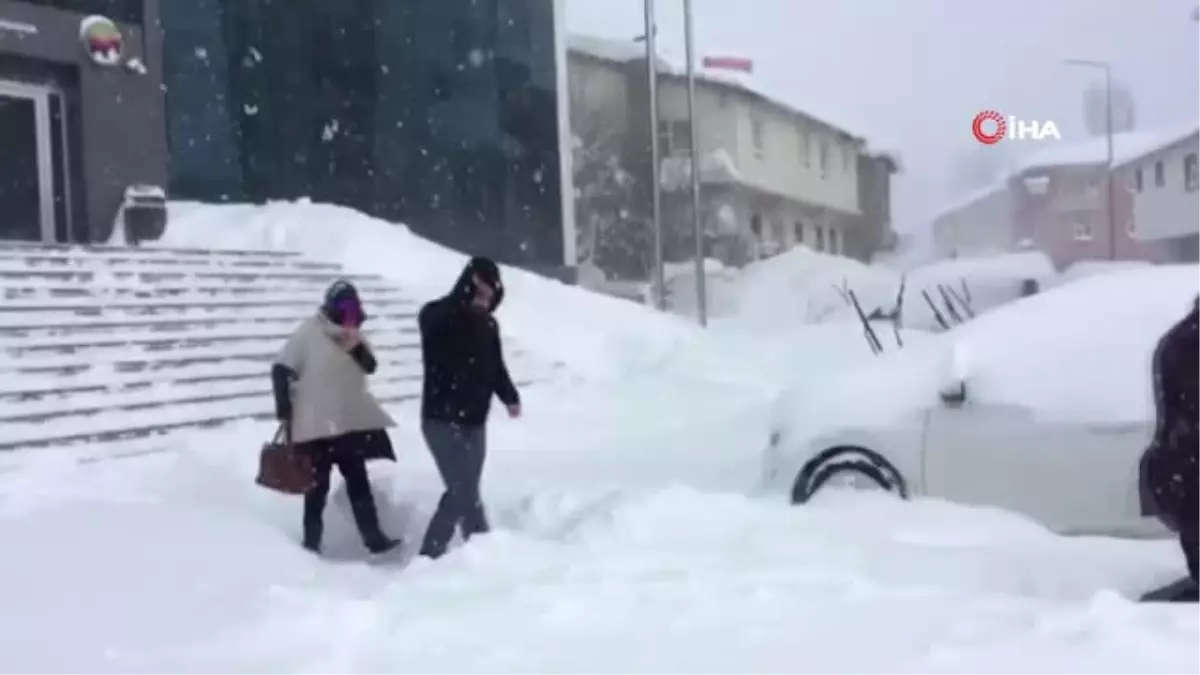 Tipide Mahsur Kalan Hamile Kadın, Kepçe ile Evine Ulaştırıldı