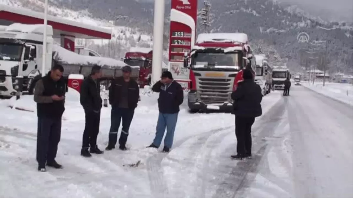 Tokat-Sivas Kara Yolunda Zorlu Bekleyiş