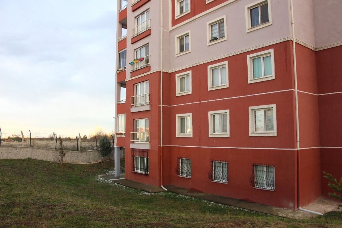 3 Yaşındaki Çocuk 5. Kattan Düştü