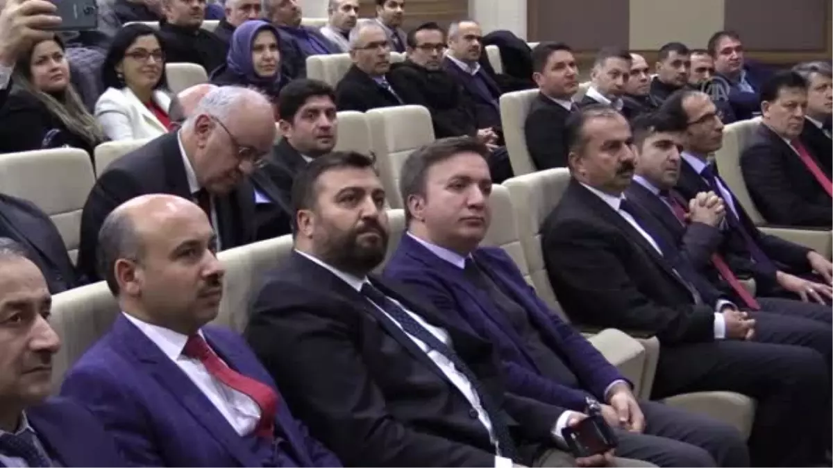 Bakan Selçuk Safranbolu\'daki Seminere Telefonla Bağlandı