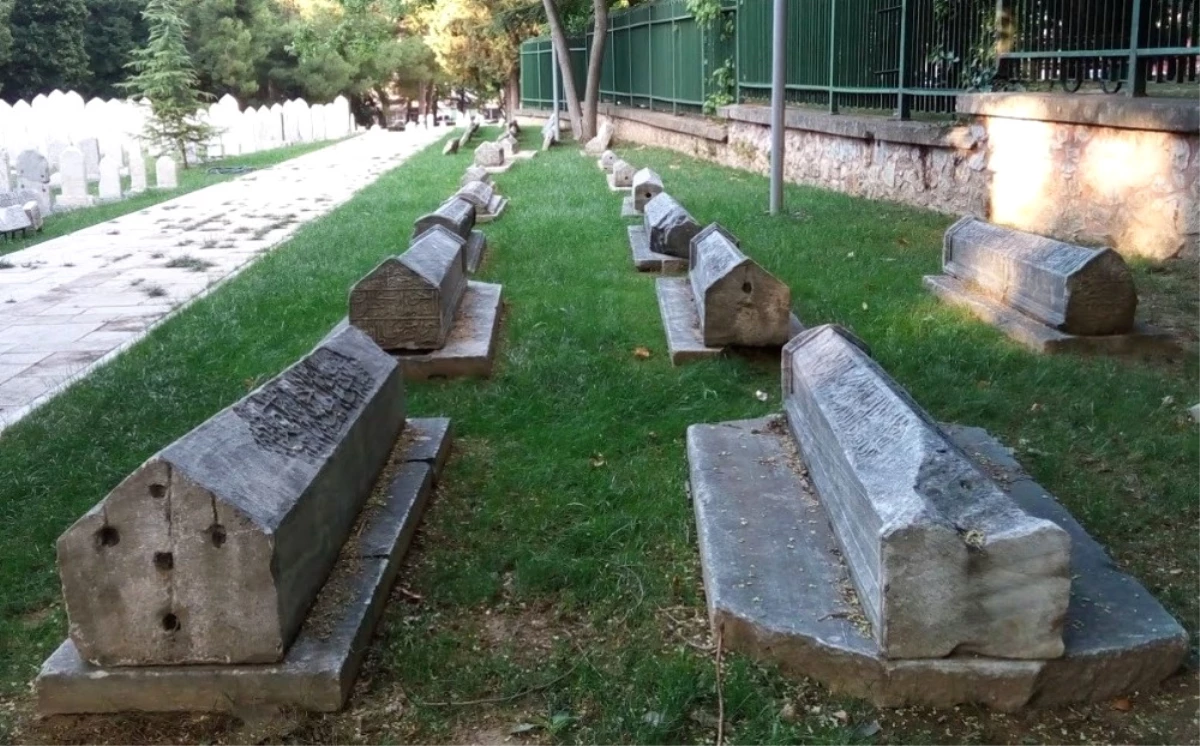 Bursa\'da Osmanlı Mezarlıkları Konuşuldu