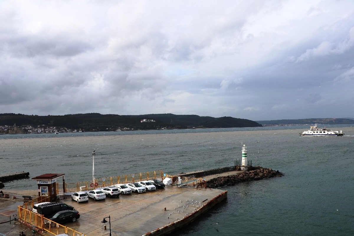 Çanakkale Boğazı\'nın Rengi Değişti