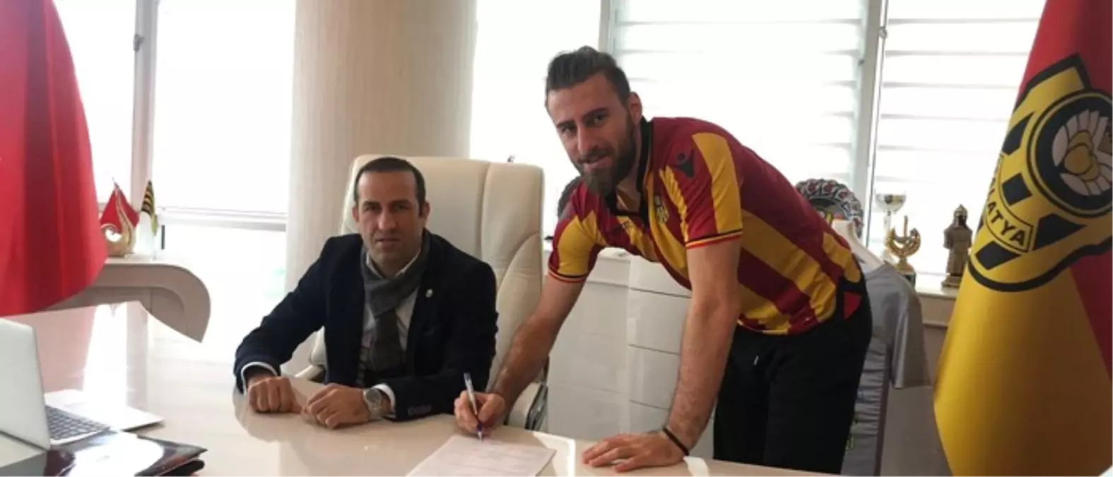 E.yeni Malatyaspor\'da Yiğithan Güveli İmzayı Attı