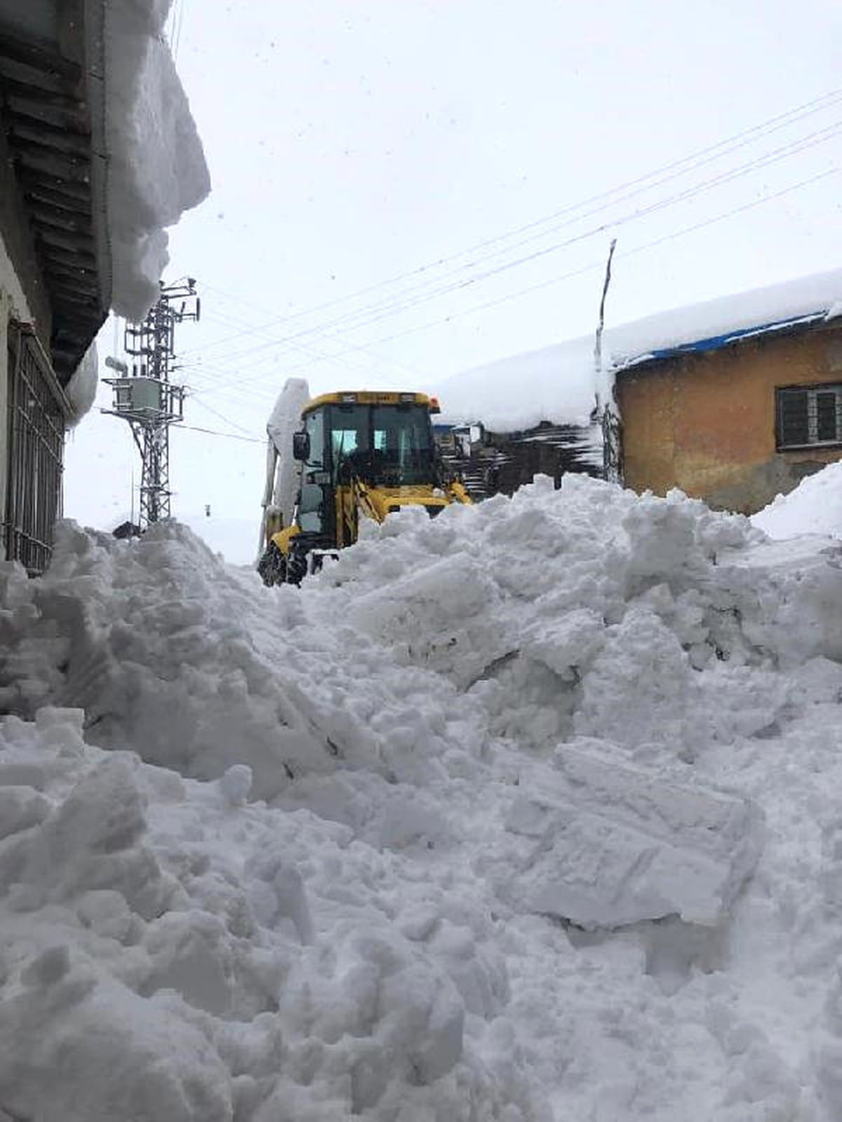 Elazığ\'da 227 Köy Yolu Ulaşıma Kapandı